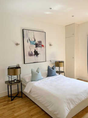 Modern and light 2 bed flat in SW2